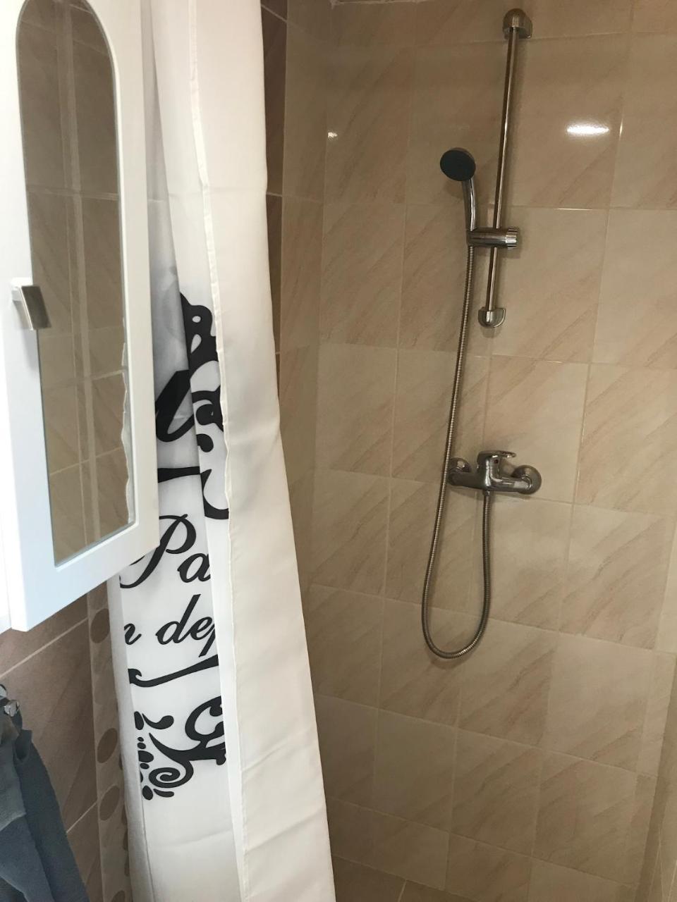 Black & White Apartments - White إغير المظهر الخارجي الصورة