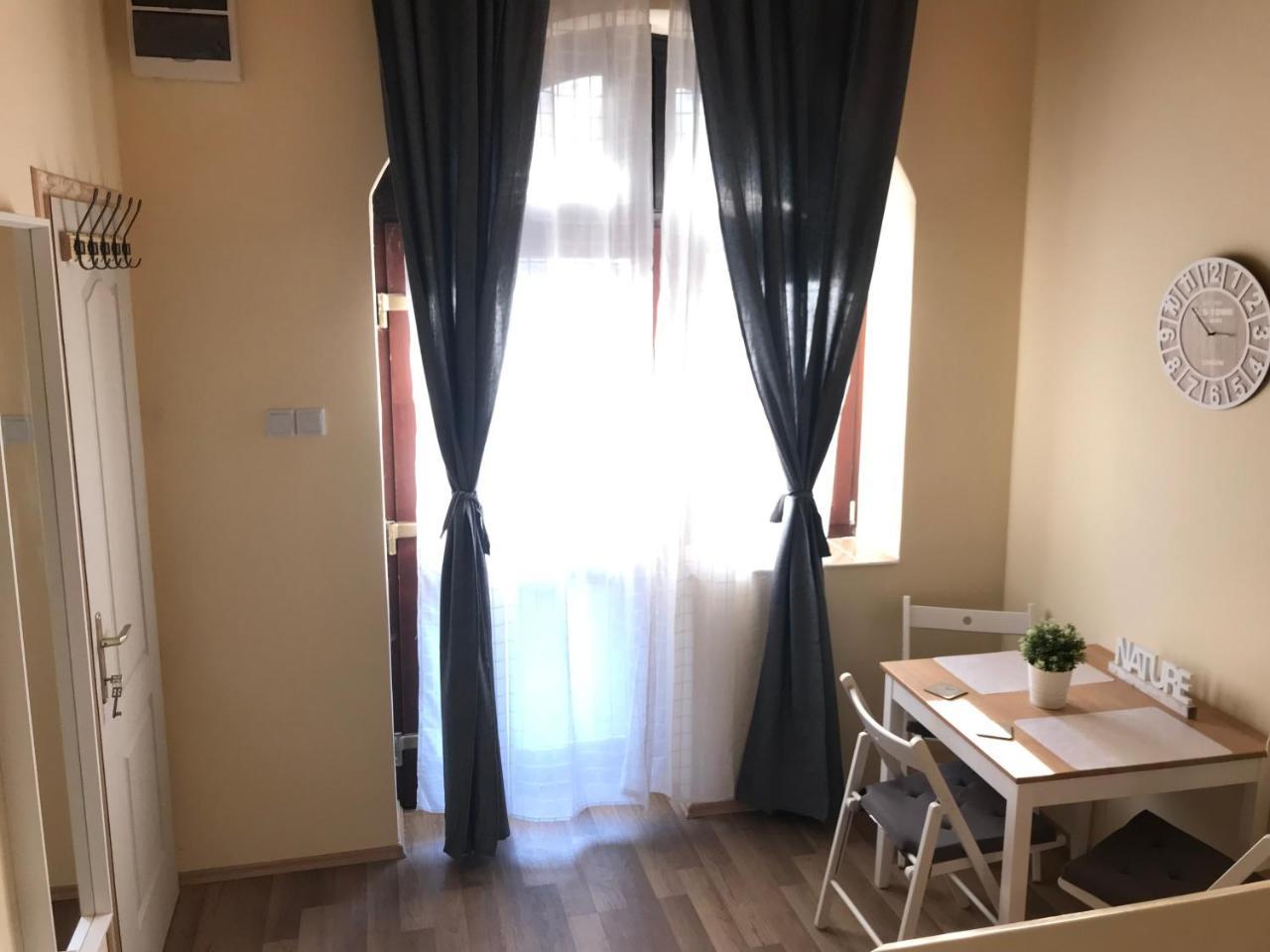 Black & White Apartments - White إغير المظهر الخارجي الصورة